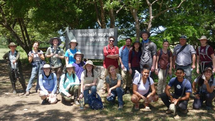 学生 pose for picture in Costa Rican jungle