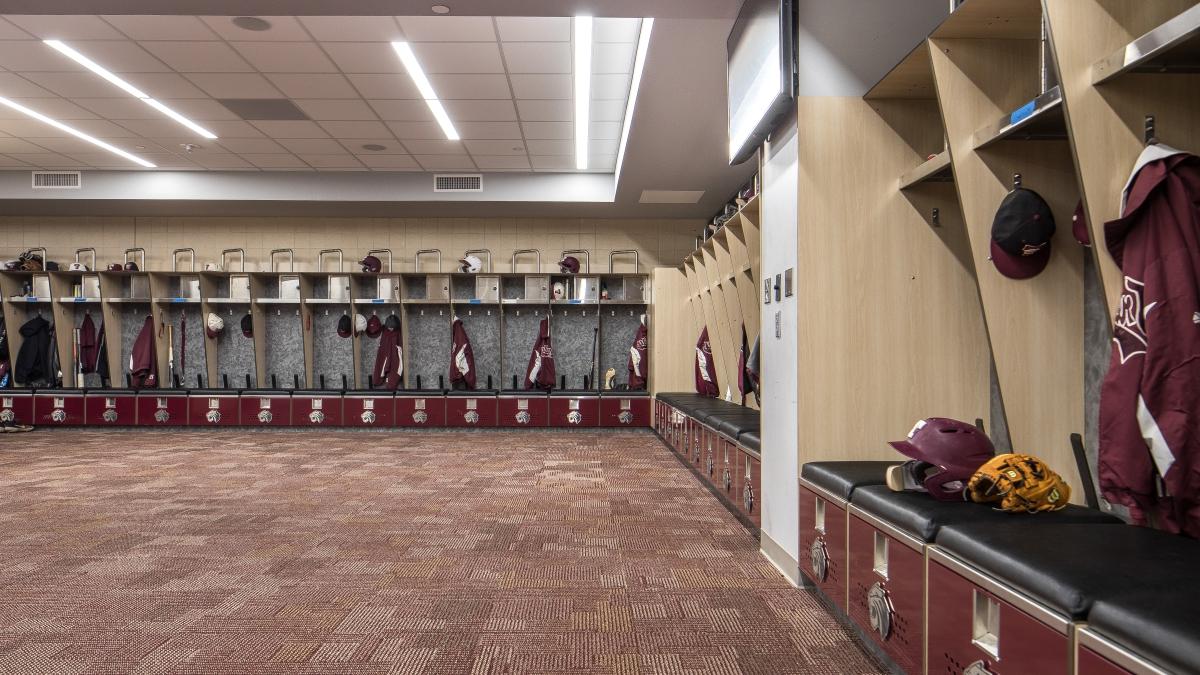 赌博娱乐平台网址大全 home team baseball locker room